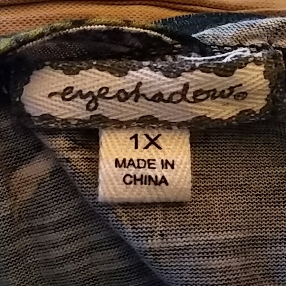 Bundle 2 for $25 "Eyeshadow"Designer Top! - Picture 4 of 4